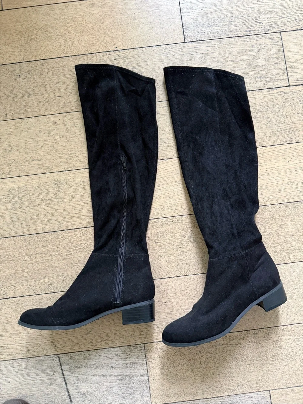Women's Black Knee-High Zip Suede Boots